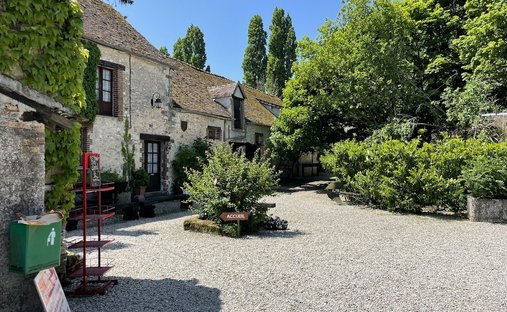 Farm Ranch in Saint-Hilliers, Ile-de-France, France 1