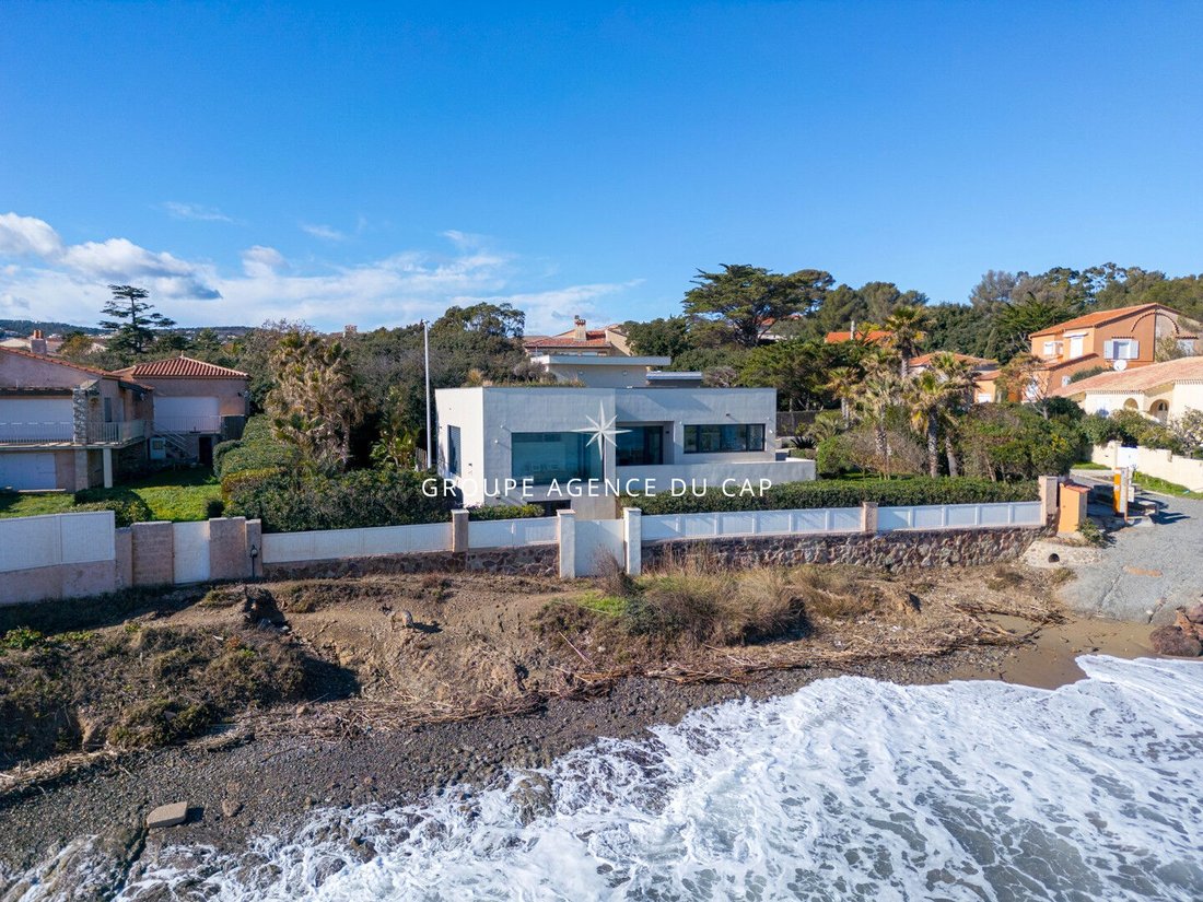 Villa in Frejus, Provence-Alpes-Côte d'Azur, France 3 - 17436752