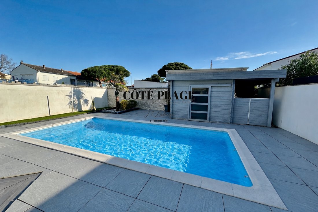 House in Vaux-sur-Mer, Nouvelle-Aquitaine, France 3 - 17438472
