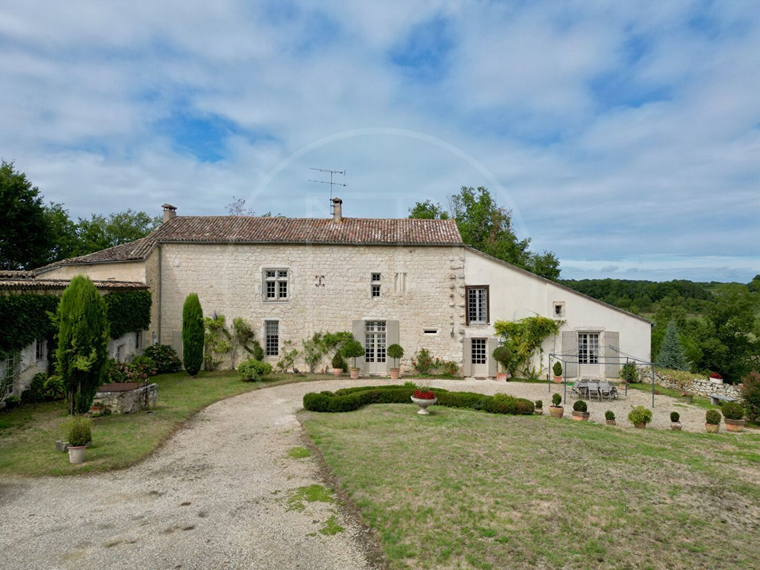 Villa in Duras, Nouvelle-Aquitaine, France 4 - 17438474