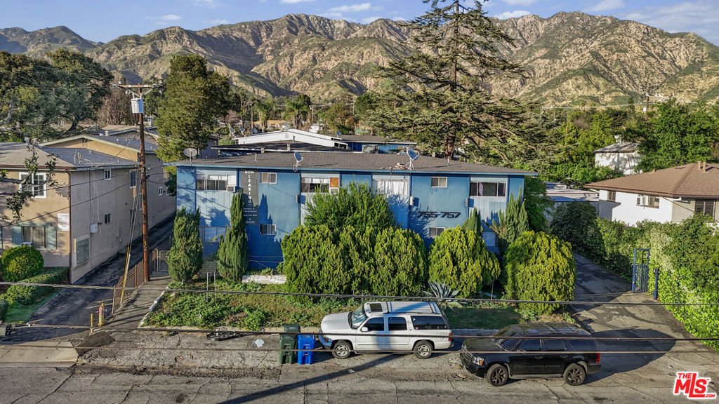 Altadena, California, United States 1 - 17437760