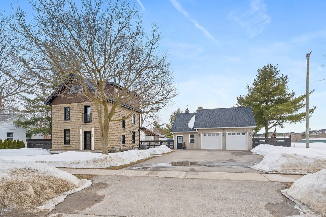 House in Erin, Ontario, Canada 2 - 17437598