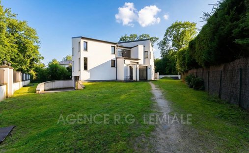 Villa in Forêt, Saint-Germain-en-Laye, France 1