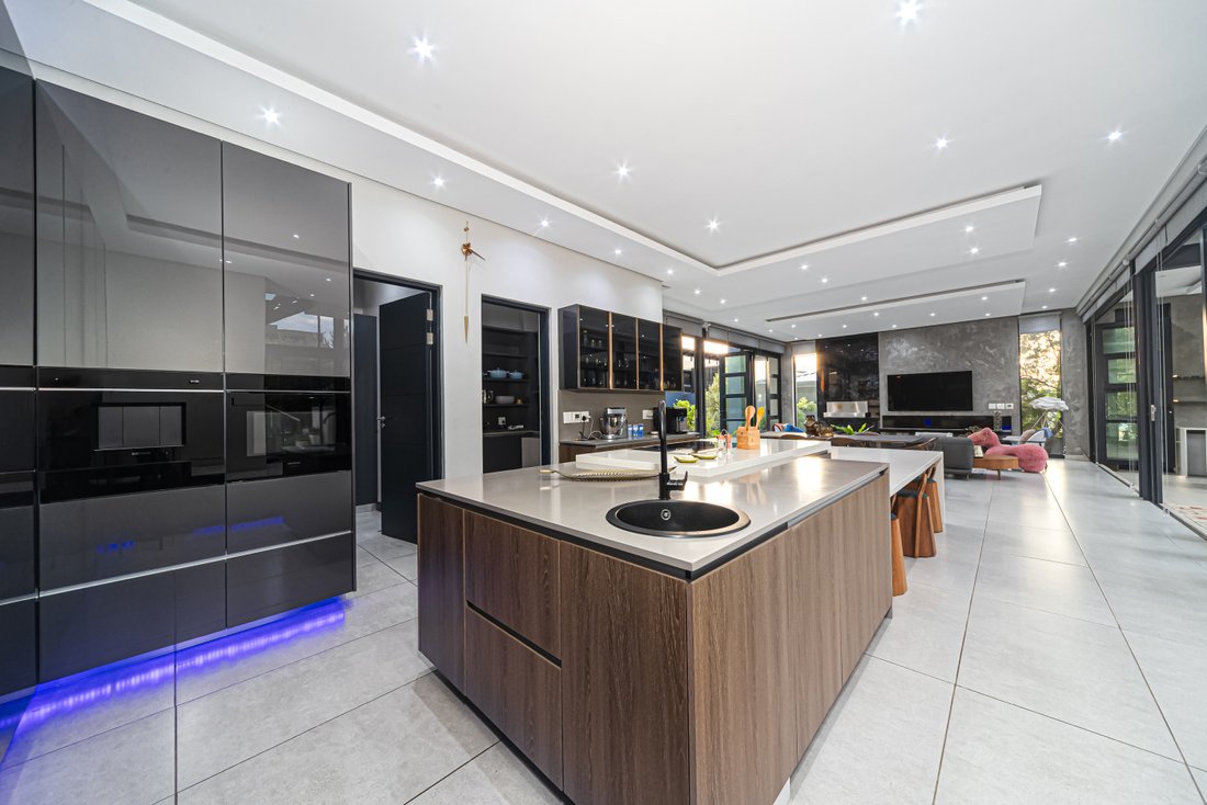 House in Riverglen, Gauteng, South Africa 3 - 17439077