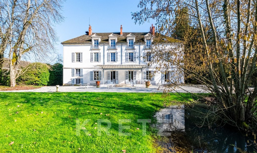 19th Century Château With 4,34 Hectare Wooded Park Swimming Pool Burgundy, Near Beaune