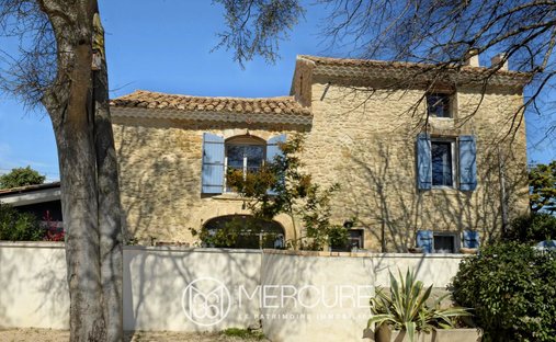 Country House in Camaret-sur-Aigues, Provence-Alpes-Côte d'Azur, France 1