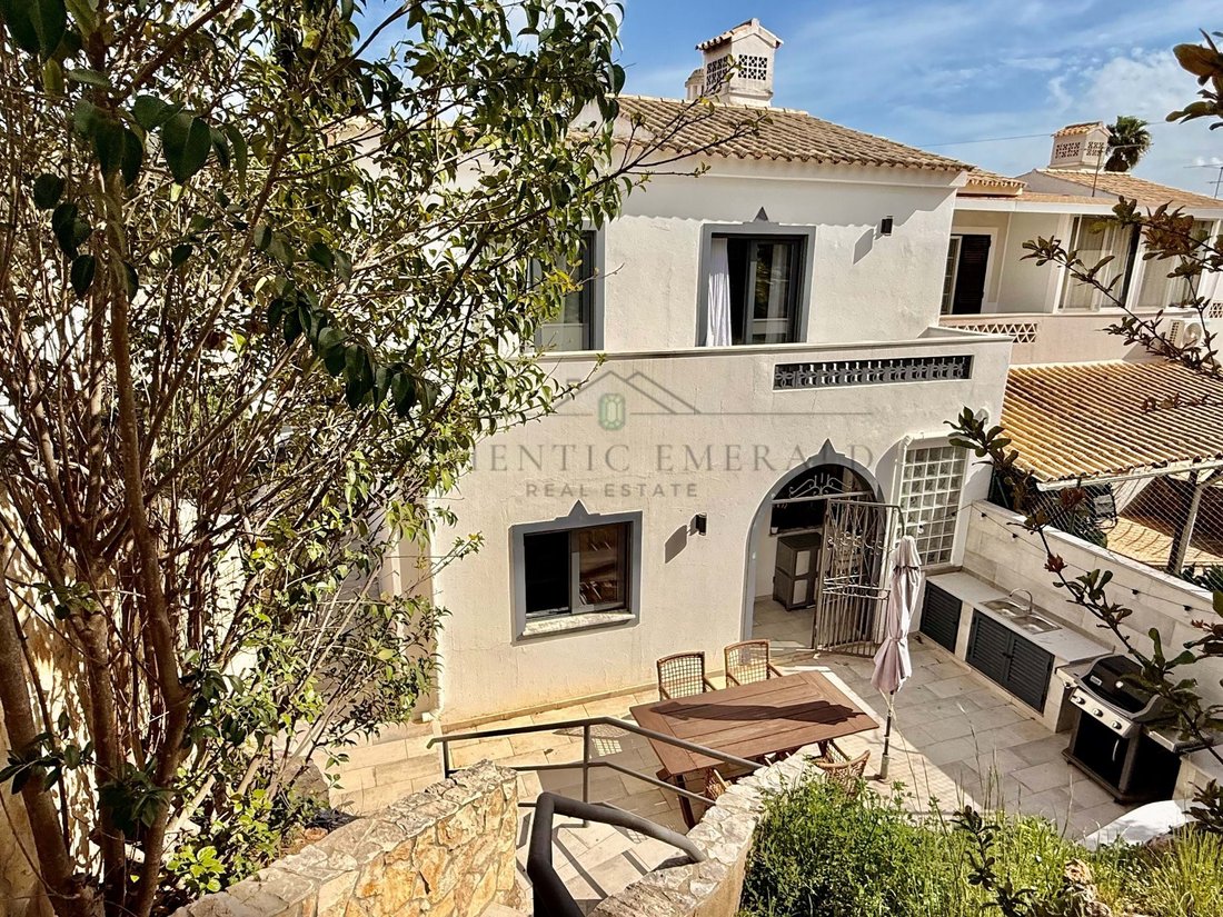 Townhouse in Loule (Sao Clemente), Algarve, Portugal 1 - 17437248