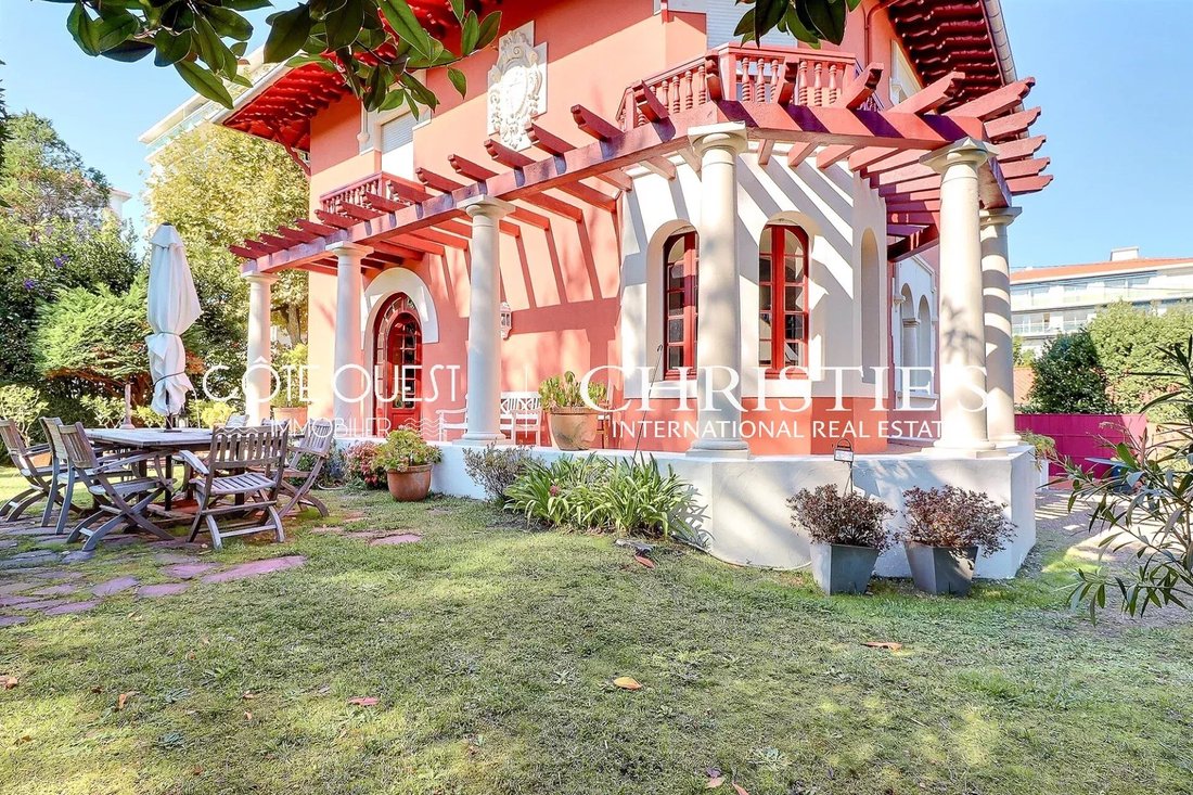 Villa in Biarritz, Nouvelle-Aquitaine, France 1 - 16615885