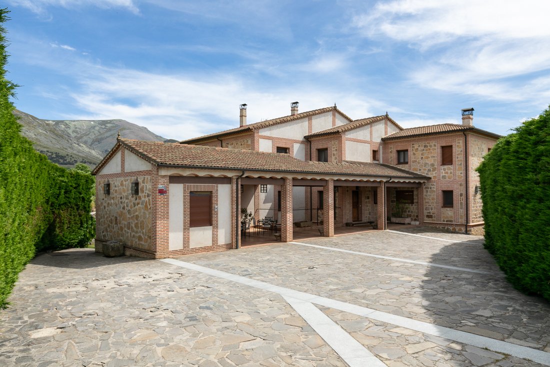 House in Navalonguilla, Castile and Leon, Spain 4 - 14331416