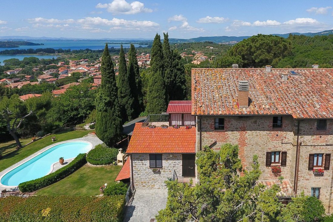 House in Passignano sul Trasimeno, Umbria, Italy 5 - 17439139
