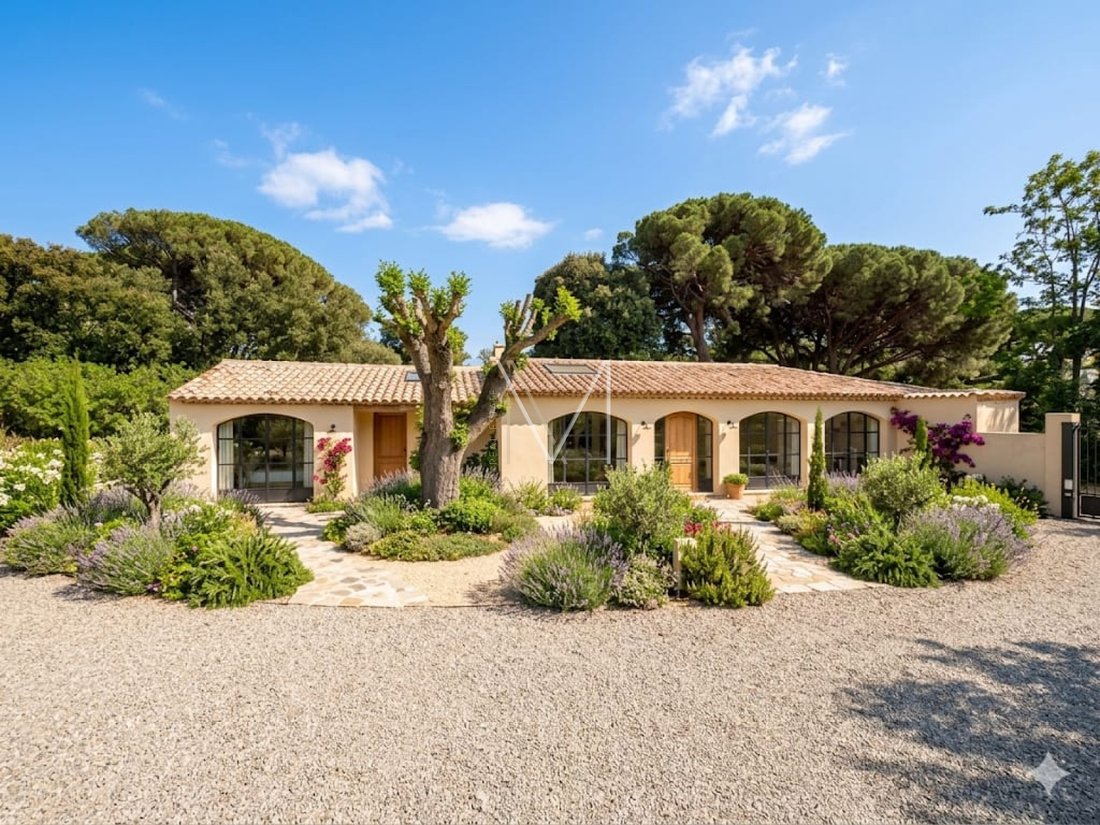 House in Grimaud, Provence-Alpes-Côte d'Azur, France 1 - 17435869