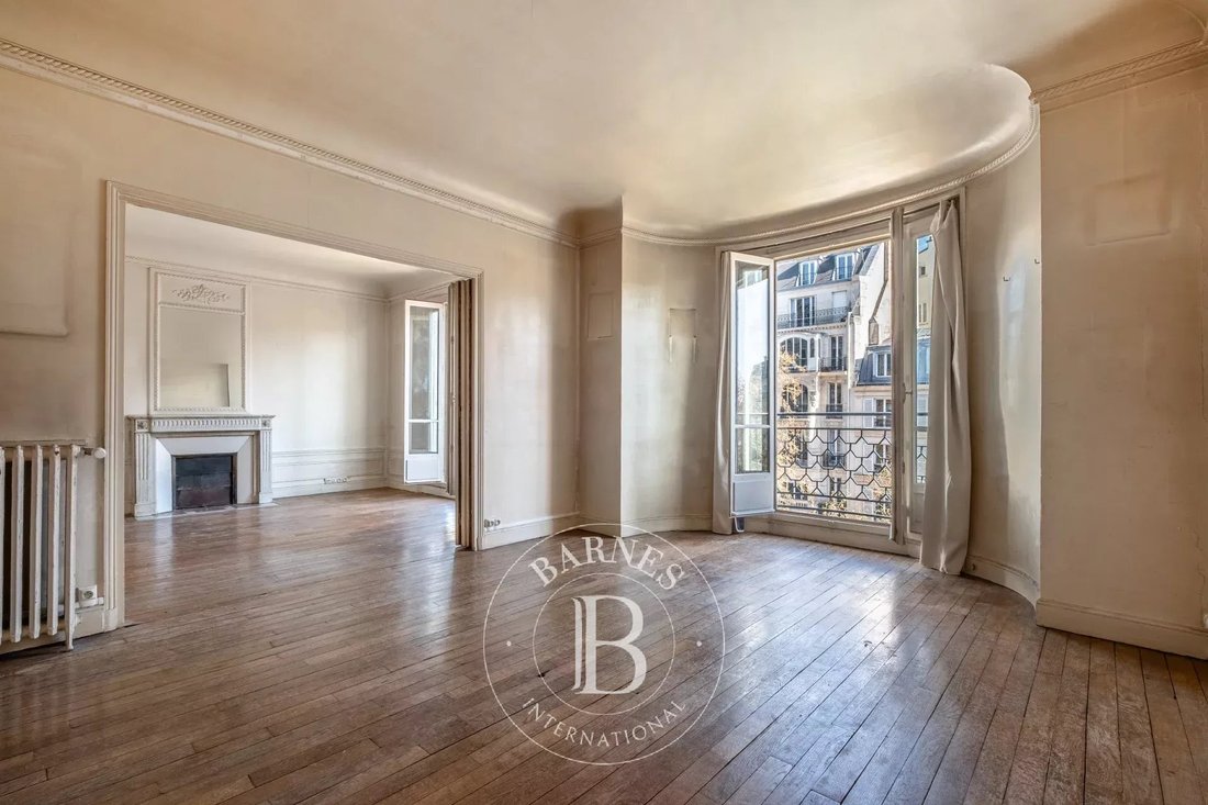 Apartment in Gros Caillou, Paris 7e Arrondissement, Paris 2 - 17435950
