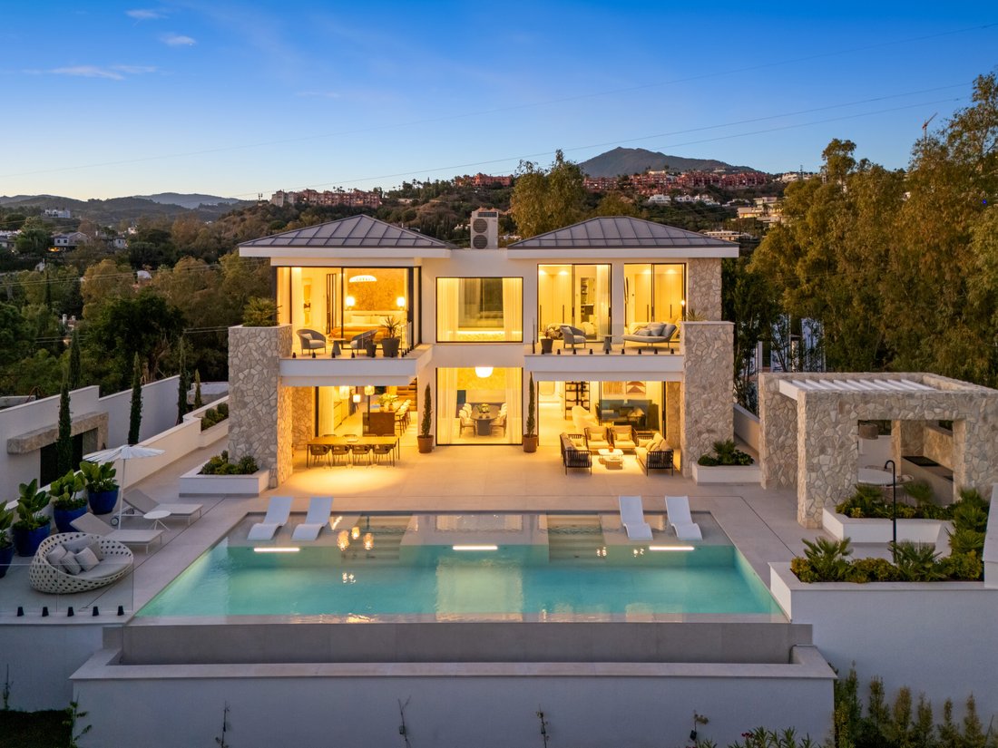 Villa in La Quinta, Benahavis, Andalusia 1 - 17438106