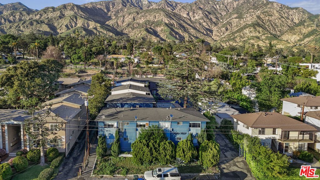 Altadena, California, United States 2 - 17437760