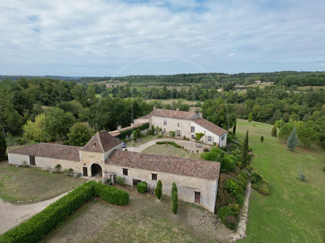Villa in Duras, Nouvelle-Aquitaine, France 1 - 17438474