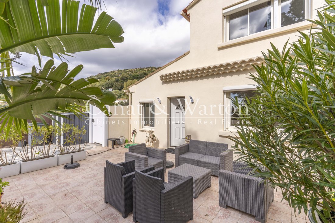 Villa in Rayol-Canadel-sur-Mer, Provence-Alpes-Côte d'Azur, France 1 - 17438770