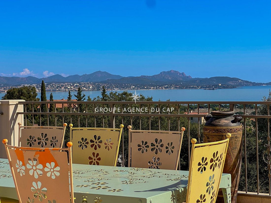 Villa in Frejus, Provence-Alpes-Côte d'Azur, France 1 - 17436751