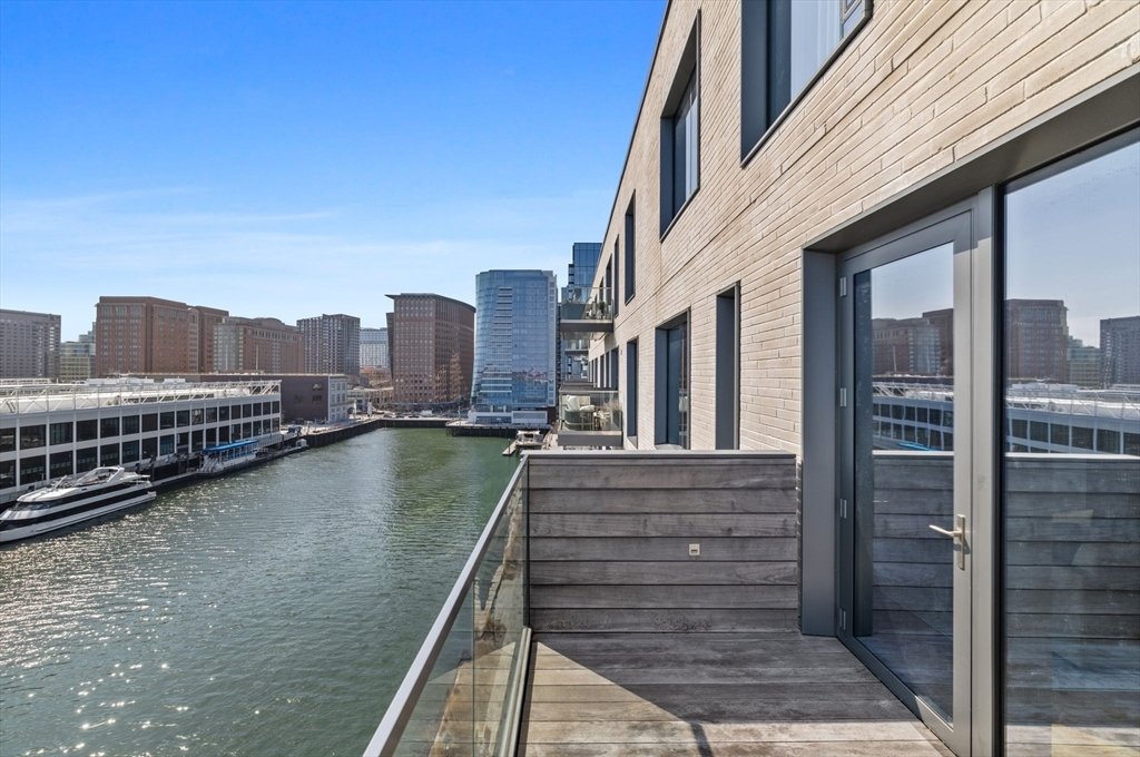 Condo in Boston, Massachusetts, United States 5 - 17435643