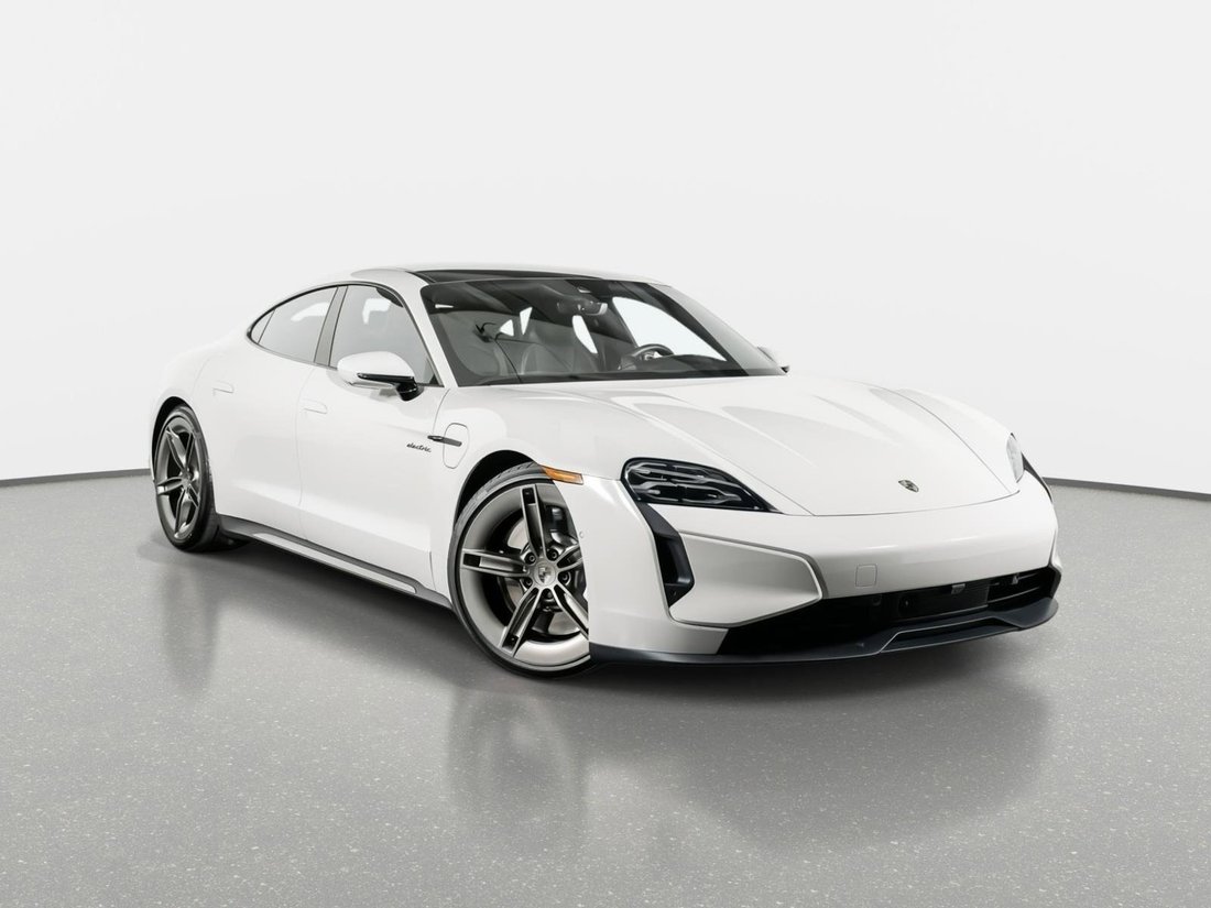 Sedan in Pompano Beach, FL, United States 1 - 17127401