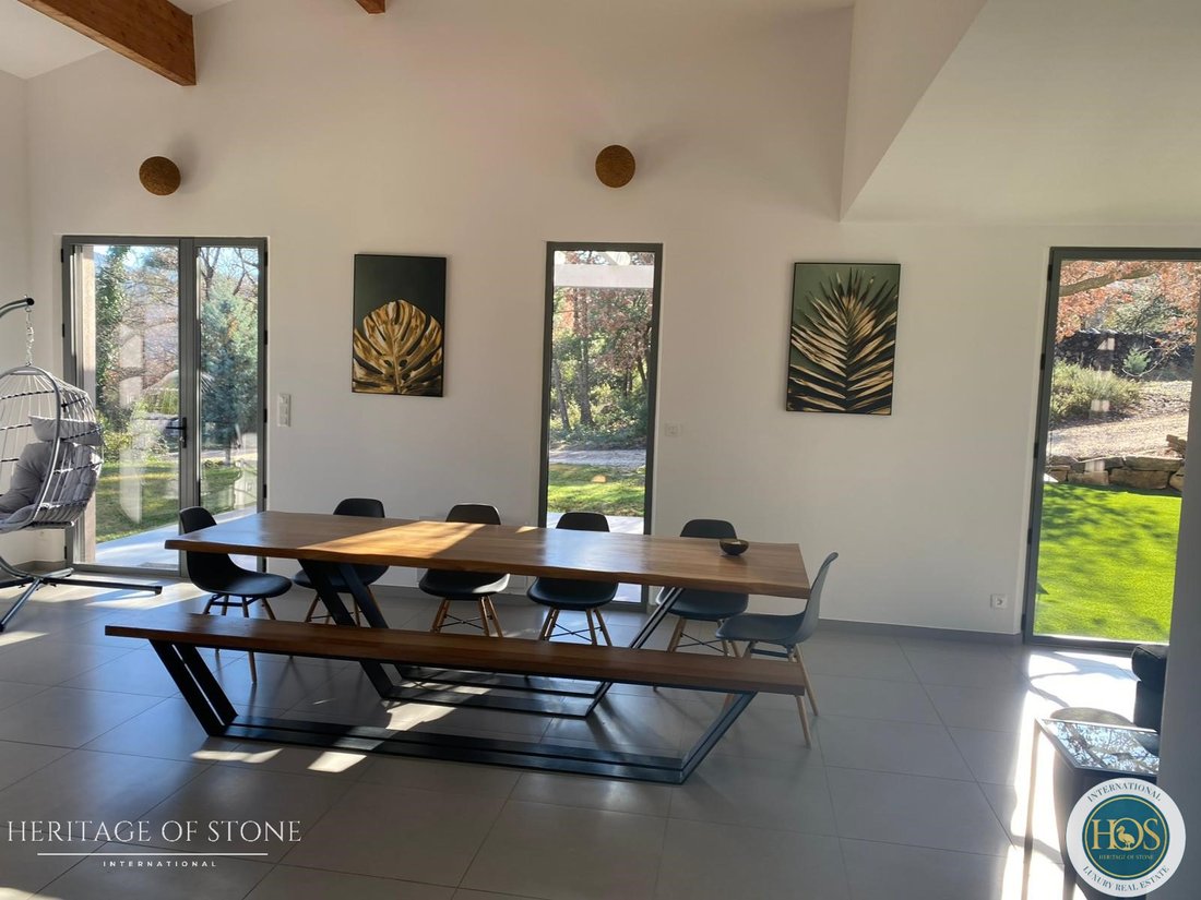 Villa in Trets, Provence-Alpes-Côte d'Azur, France 4 - 17348019