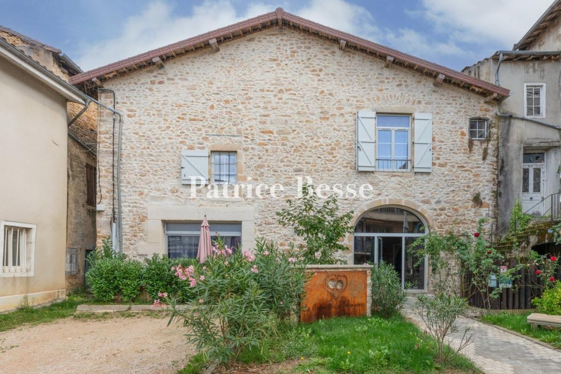 Farm Ranch in Saint-Amour, Bourgogne – Franche-Comté, France 1 - 17438671