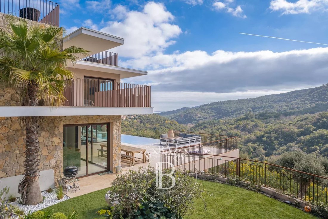 Villa in Exterieurs, Frejus, France 1 - 17436272