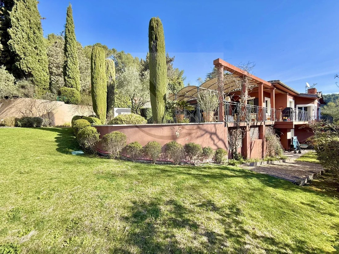 Villa in Saint-Marc-Jaumegarde, Provence-Alpes-Côte d'Azur, France 2 - 17436164