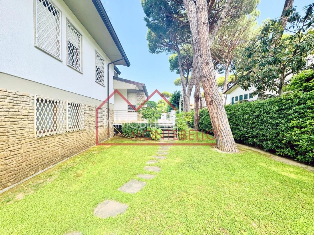 Villa in Camaiore, Tuscany, Italy 5 - 17438538