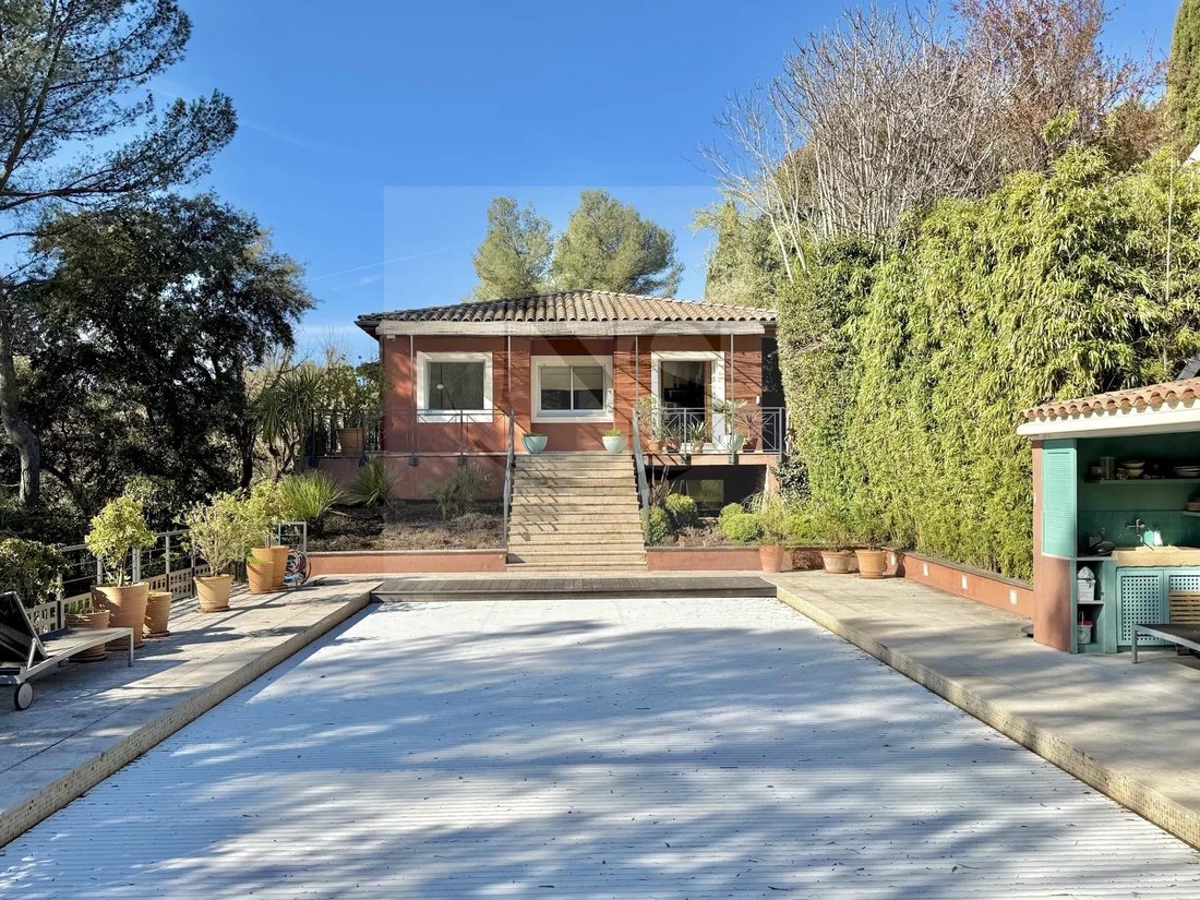 Villa in Saint-Marc-Jaumegarde, Provence-Alpes-Côte d'Azur, France 5 - 17436164