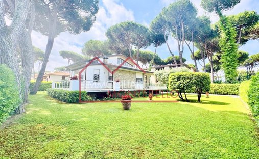 Villa in Camaiore, Tuscany, Italy 1