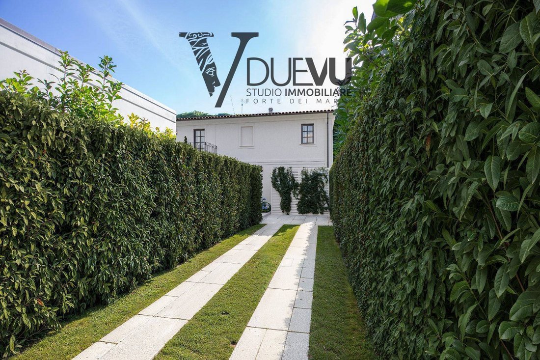 House in Center, Forte dei Marmi, Tuscany 4 - 17439485