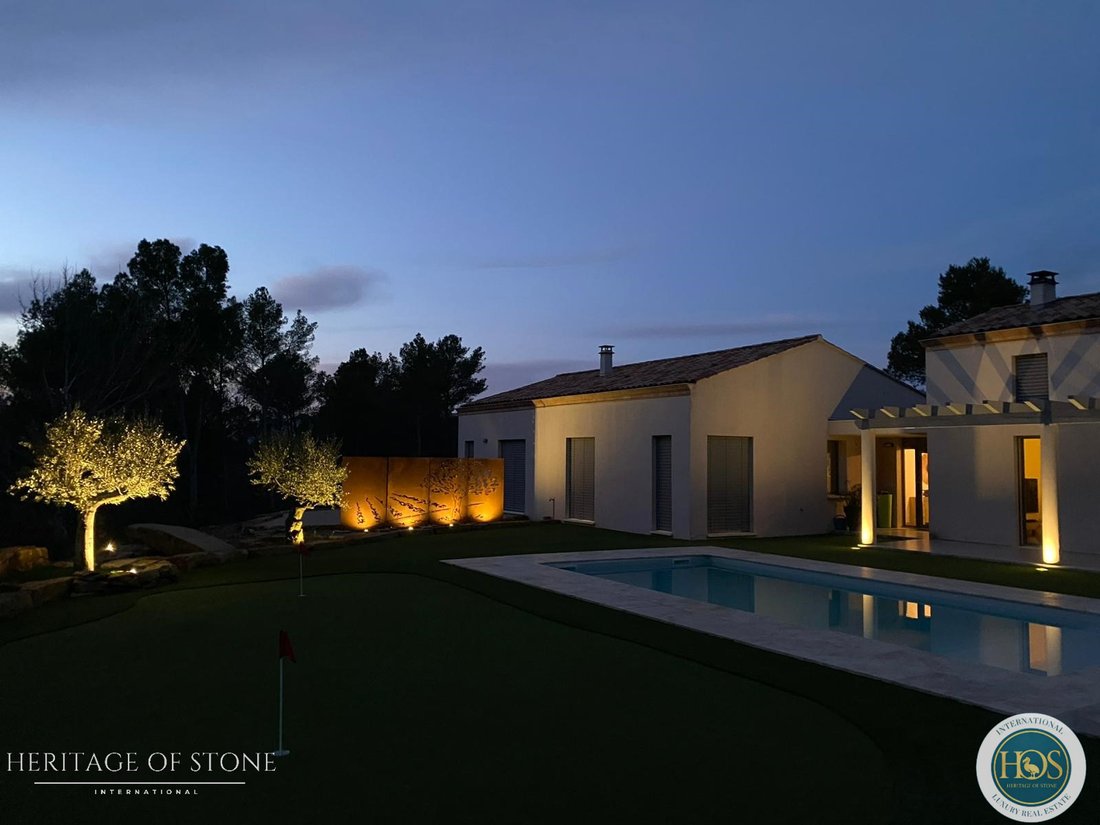 Villa in Trets, Provence-Alpes-Côte d'Azur, France 1 - 17348019