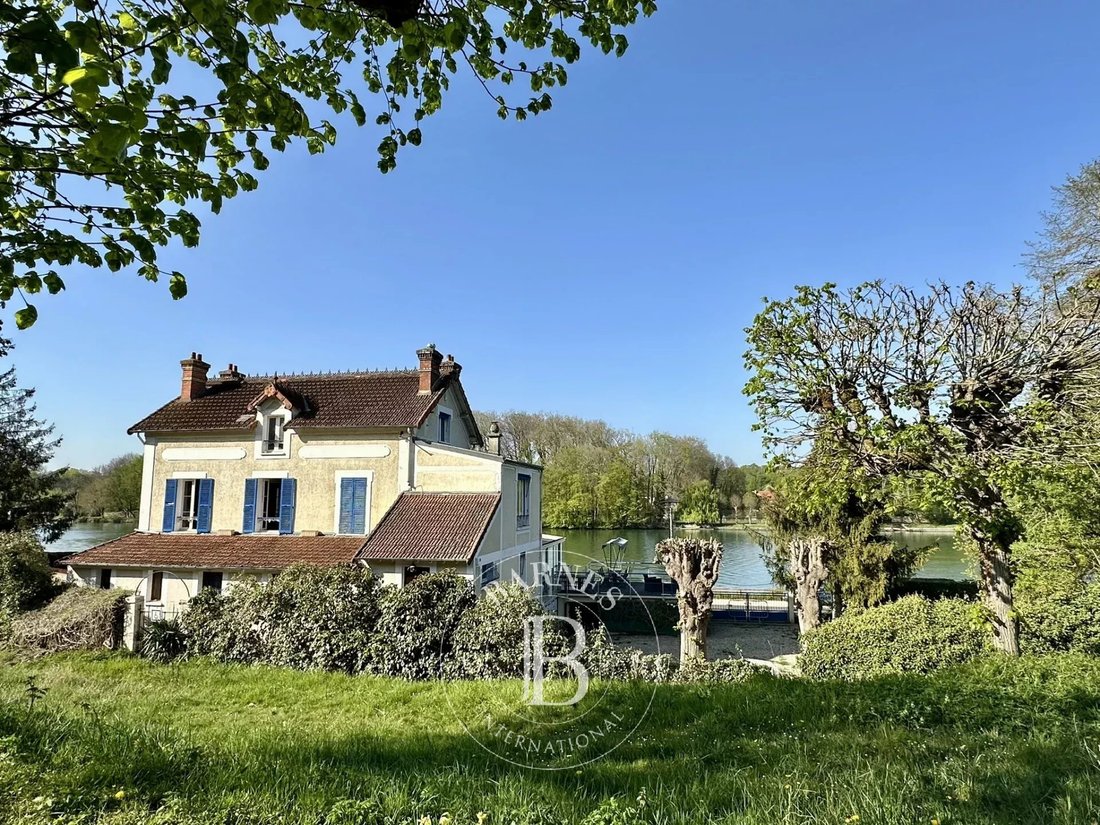 House in Le Coudray-Montceaux, Ile-de-France, France 1 - 17436016