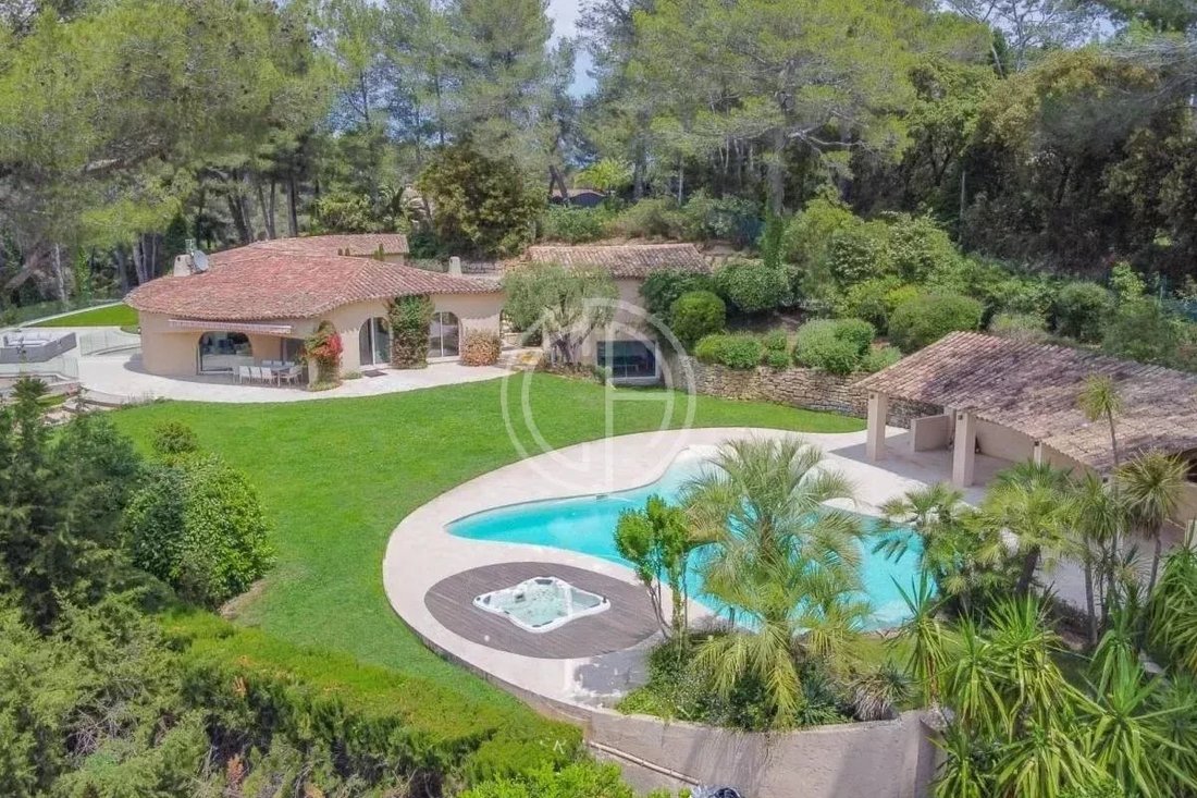 Villa in Mougins, Provence-Alpes-Côte d'Azur, France 1 - 14531596