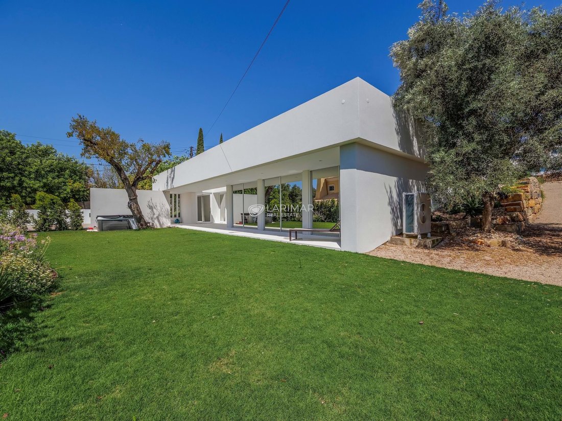 Villa in Loule (Sao Clemente), Algarve, Portugal 1 - 17437245