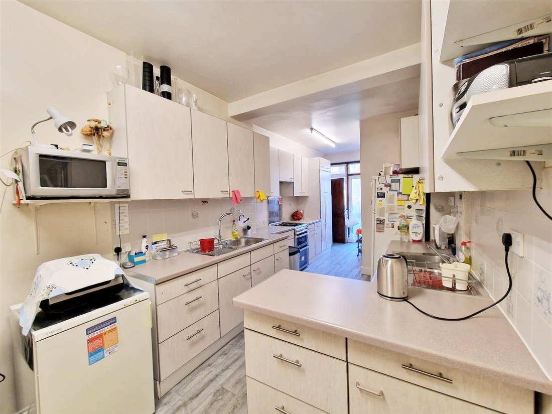 House in Brent Cross, Barnet, England 2 - 17437776