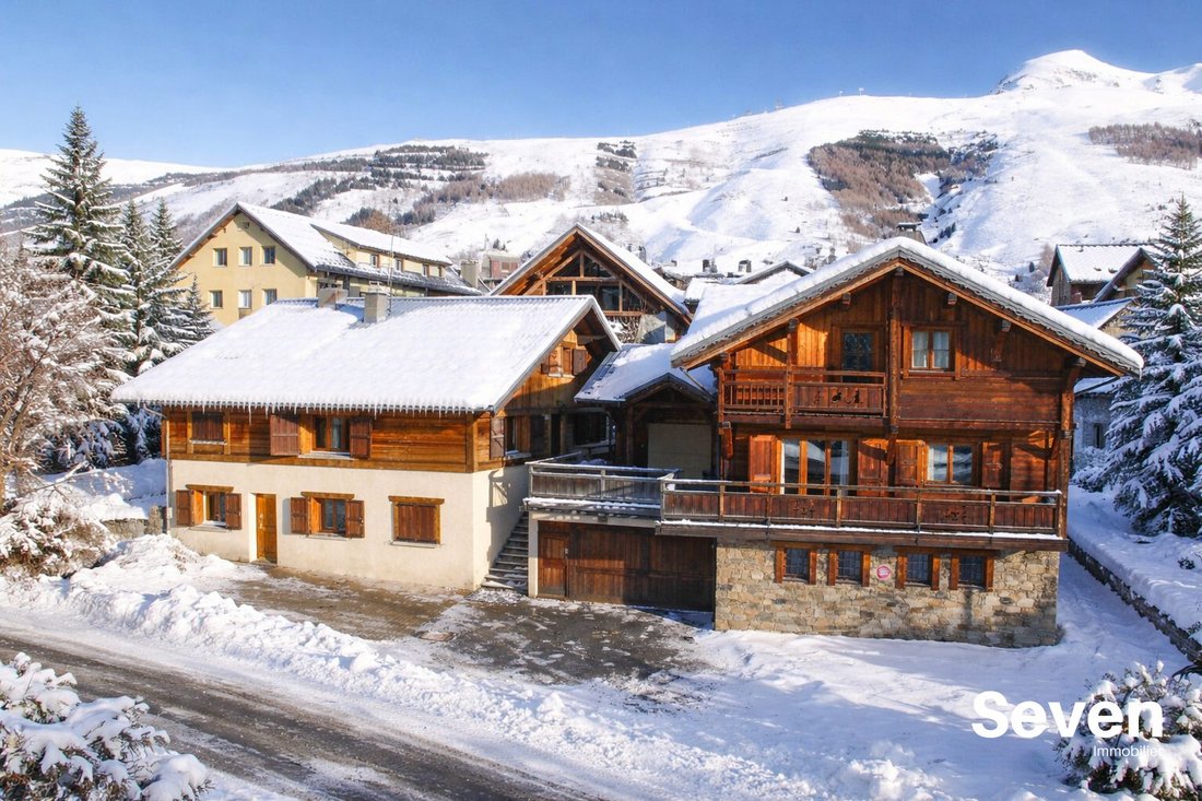 Chalet in Mont-de-Lans, Les Deux Alpes, France 1 - 17439761