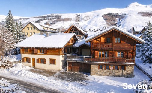 Chalet in Mont-de-Lans, Les Deux Alpes, France 1