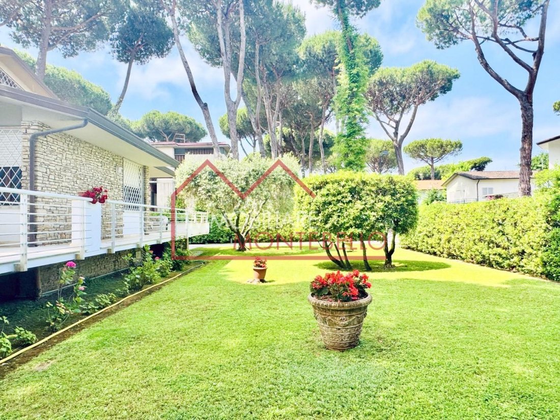 Villa in Camaiore, Tuscany, Italy 2 - 17438538