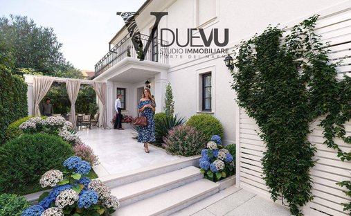 House in Center, Forte dei Marmi, Tuscany 1