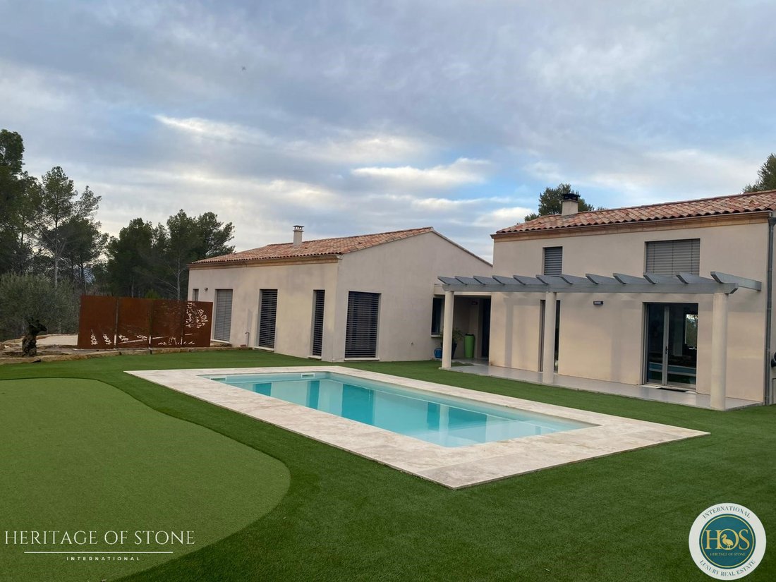 Villa in Trets, Provence-Alpes-Côte d'Azur, France 2 - 17348019