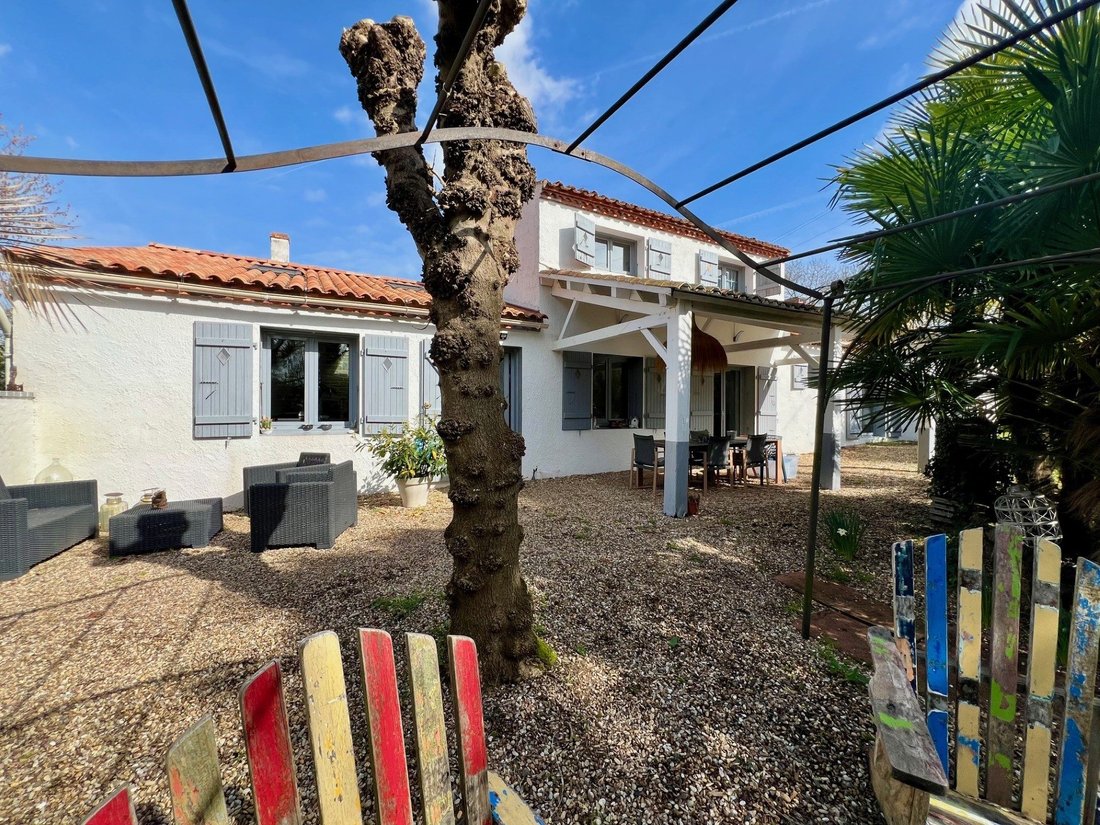 House in Saint-Benoist-sur-Mer, Pays de la Loire, France 2 - 17439884