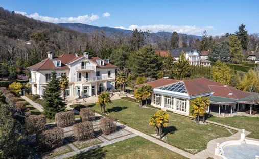 Domaine à Divonne-les-Bains, Auvergne-Rhône-Alpes, France 1