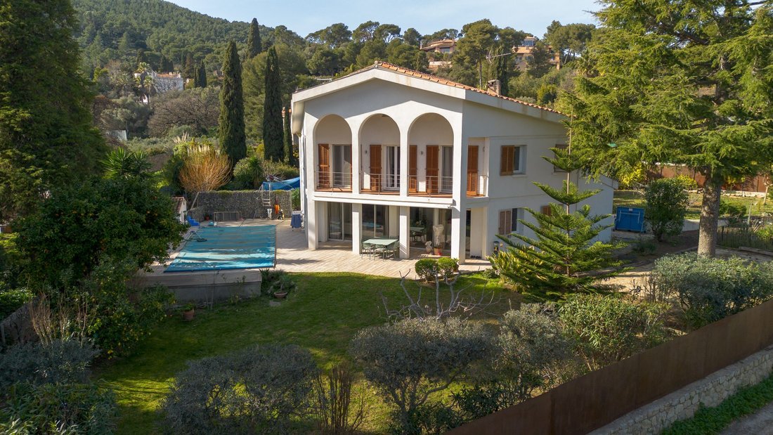 Villa in Hyeres, Provence-Alpes-Côte d'Azur, France 1 - 17439791