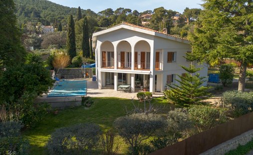 Villa in Hyeres, Provence-Alpes-Côte d'Azur, France 1