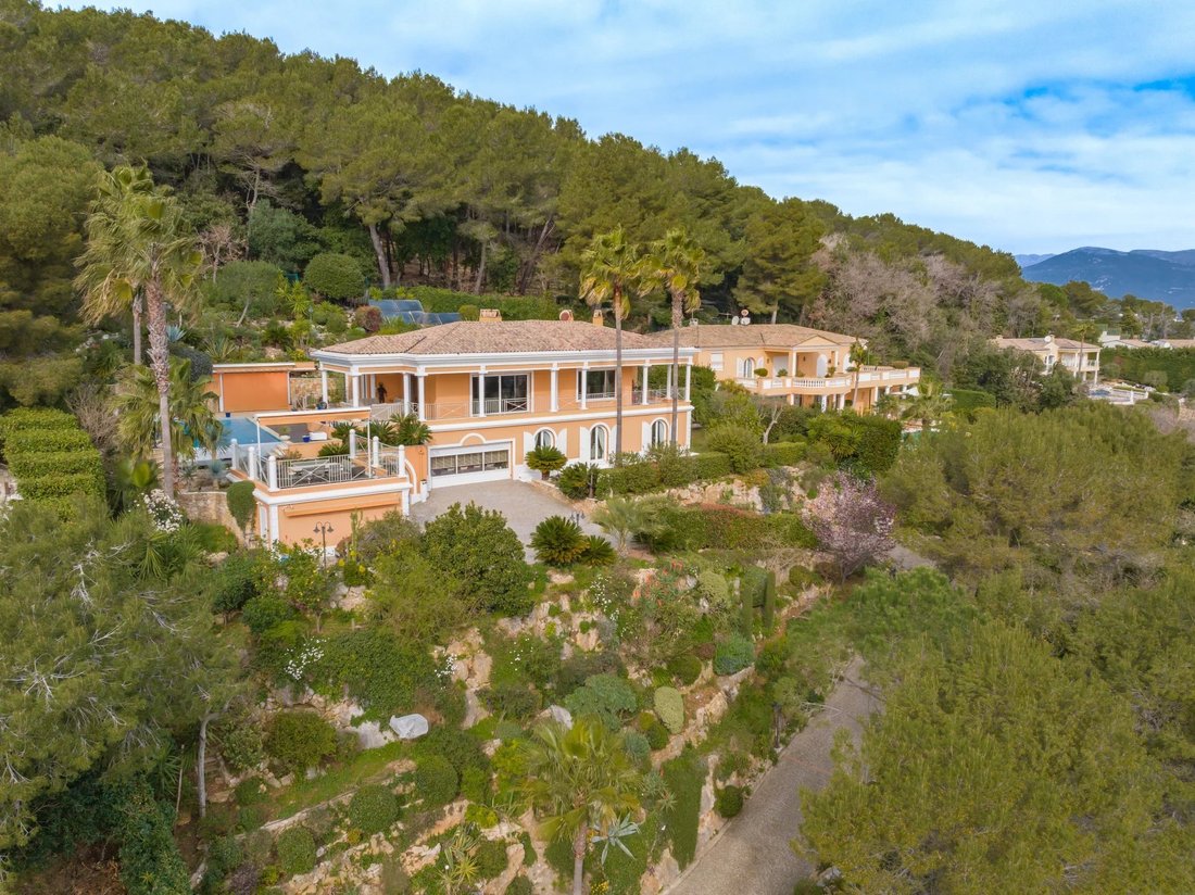 Villa in Brusquet-Retenaou-Devens, Vallauris, France 1 - 17436285