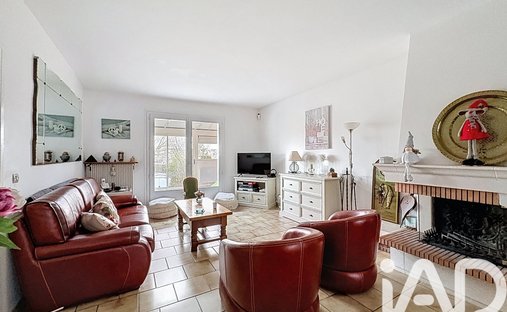 House in Saclay, Ile-de-France, France 1