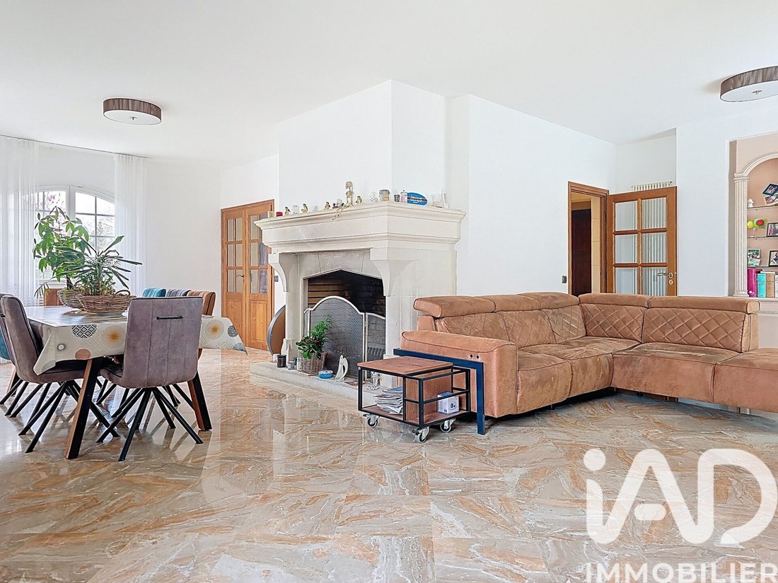 House in Le Reveillon, Villecresnes, France 2 - 17437572