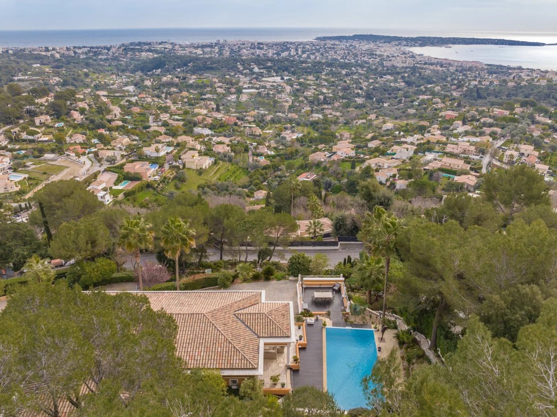 Villa in Brusquet-Retenaou-Devens, Vallauris, France 2 - 17436285