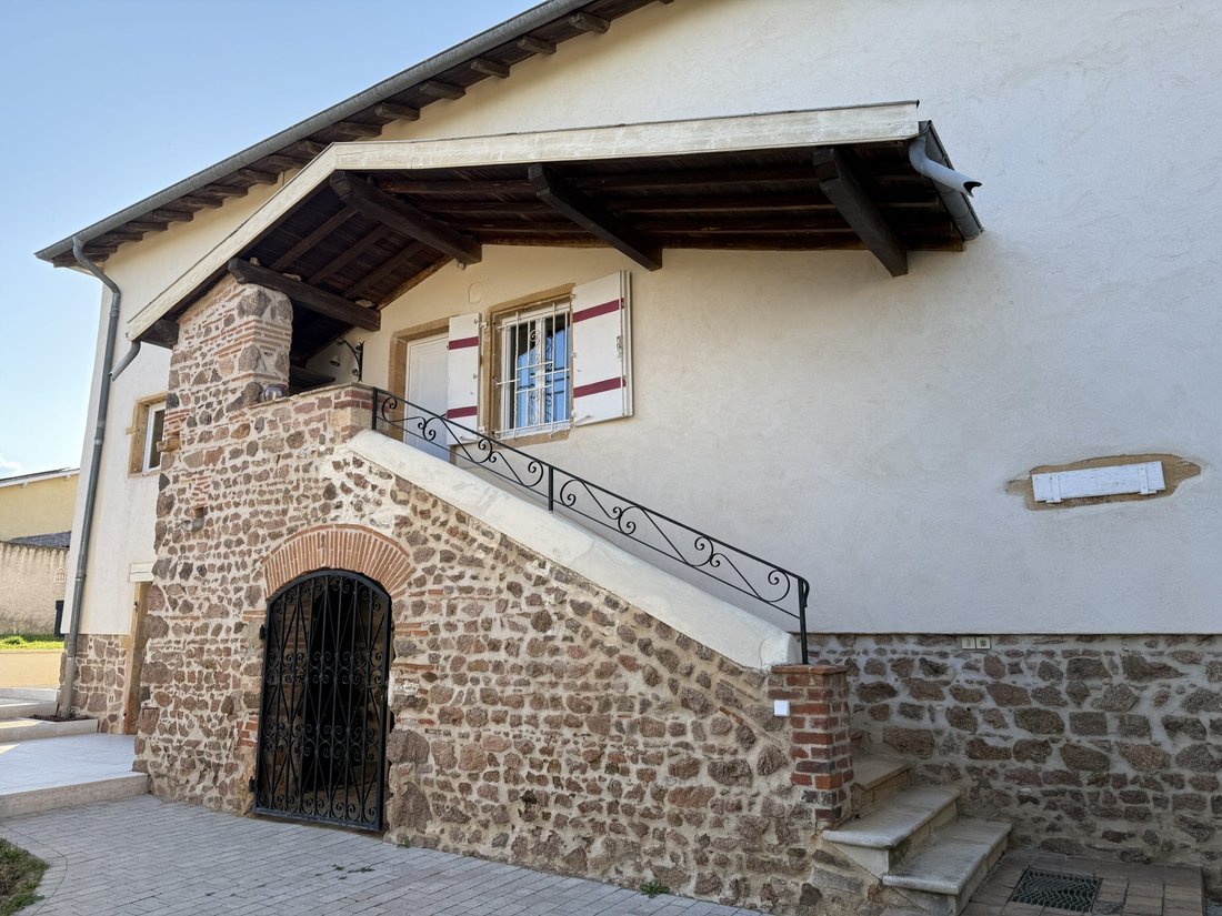 House in Saint-Etienne-la-Varenne, Auvergne-Rhône-Alpes, France 1 - 15702967